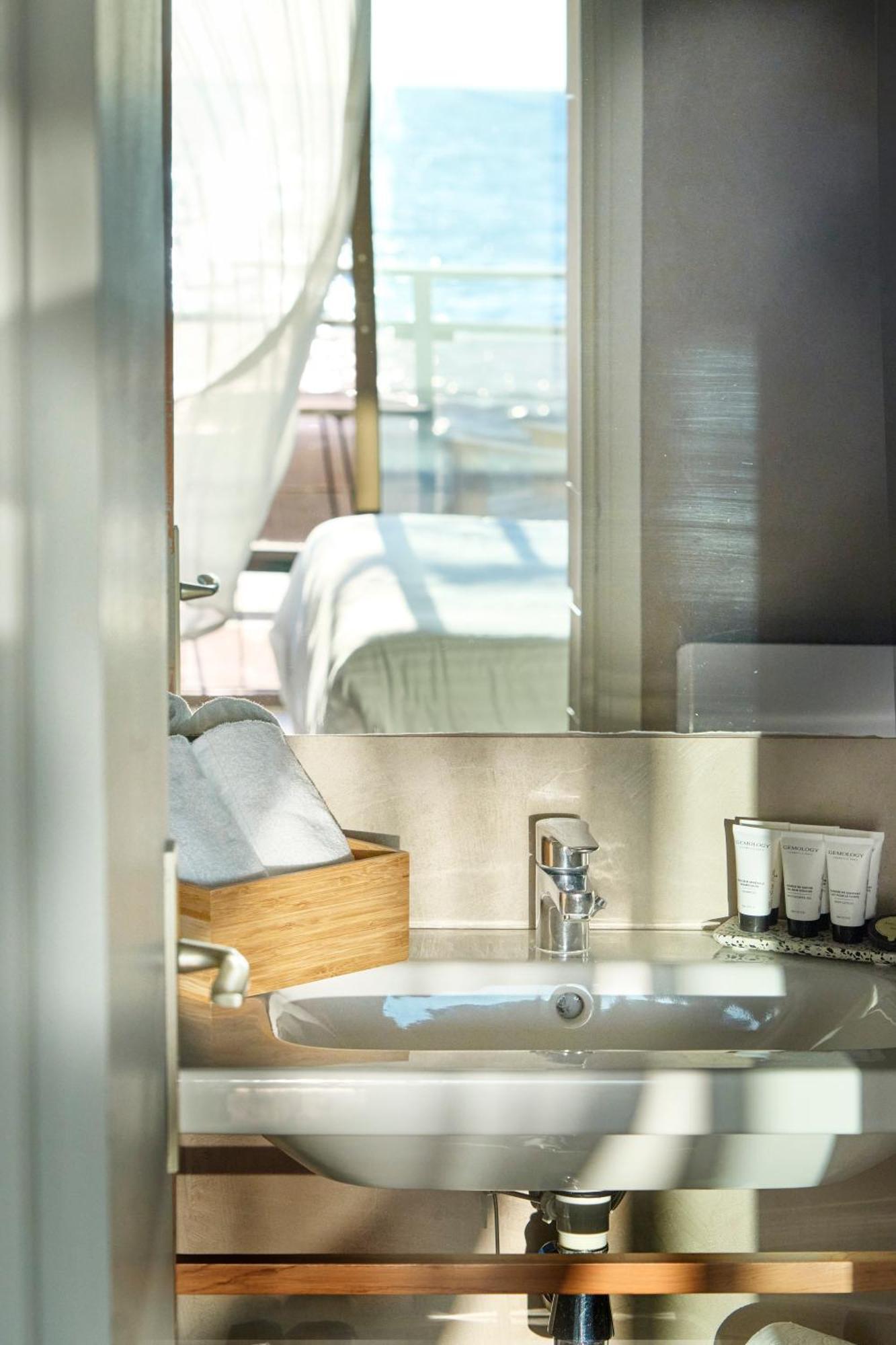 Hotel Plein Large Бандоль Экстерьер фото